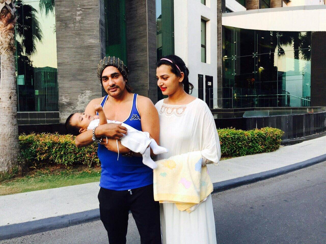 অনন্ত, বর্ষা ও আরিজ