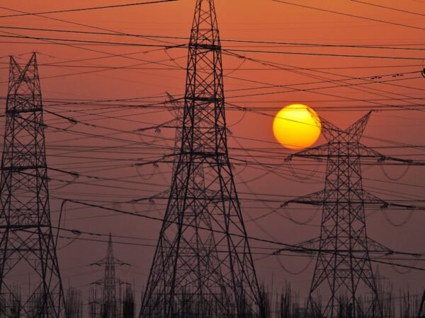 জ্বালানি সংকট মোকাবেলায় কৌশলগত উভয়সঙ্কটে পাকিস্তান