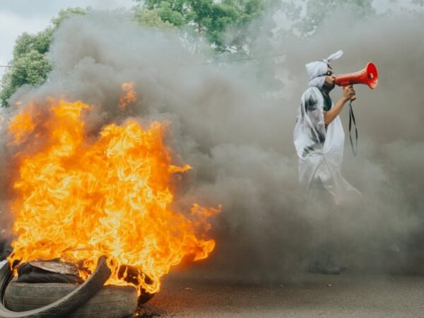 লেবাননে মাতা মেরির মূর্তি অবমাননা: ইসরায়েলি সেনার ছবি ঘিরে তোলপাড়